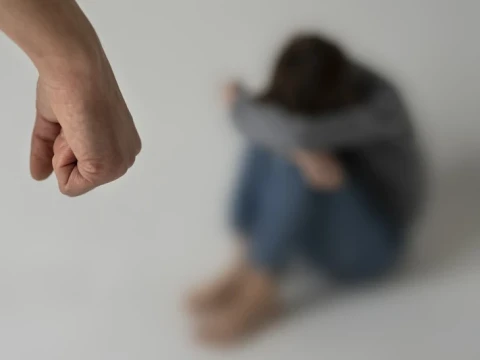 Bahaya Medis Hubungan Inses: dari Risiko Genetik hingga Kelainan Kognitif dan Fisik