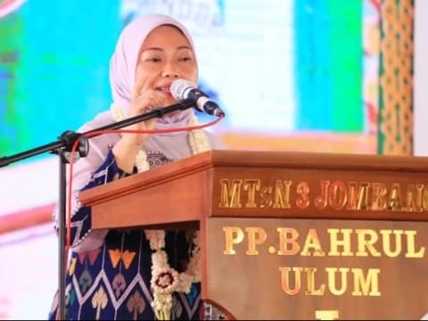Hadiri Wisuda MTsN 3 Jombang, Pesan Menaker: Kompetensi, Penguasaan Bahasa, Mudah Bergaul
