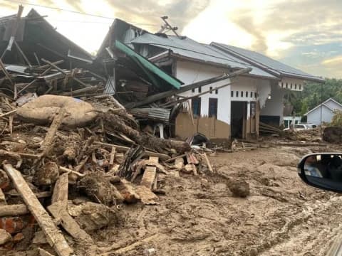 BNPB: Korban Bencana di Sumatra Tembus 1.059 Jiwa, Pengungsi Didominasi Perempuan