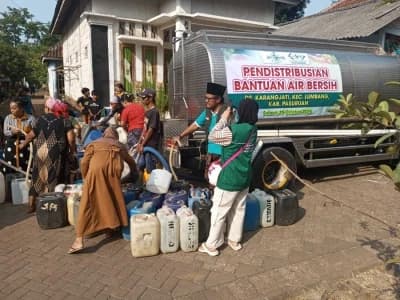 LAZISNU Sidoarjo Bantu Salurkan Air Bersih ke Desa Terdampak Kekeringan di Pasuruan