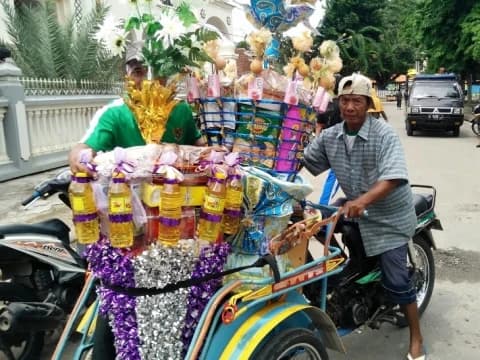 Serunya Maulid di Jatim, Berebut Berkah hingga Bertukar Suguhan