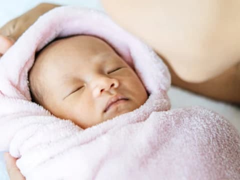 Hukum Kencing Bayi Laki-Laki yang Minum Susu Formula