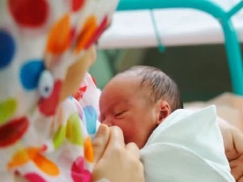 Hukum Menindik Telinga Bayi Perempuan