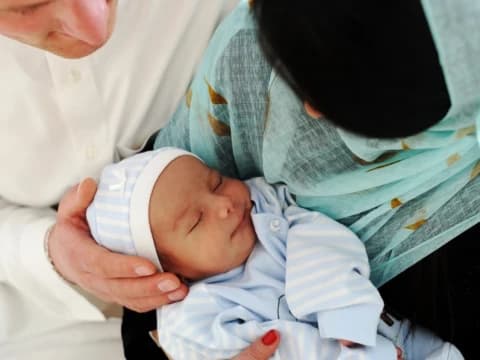 Hukum Mengubur Ari-ari Bayi Beserta Tulisan Surat Al-Fatihah