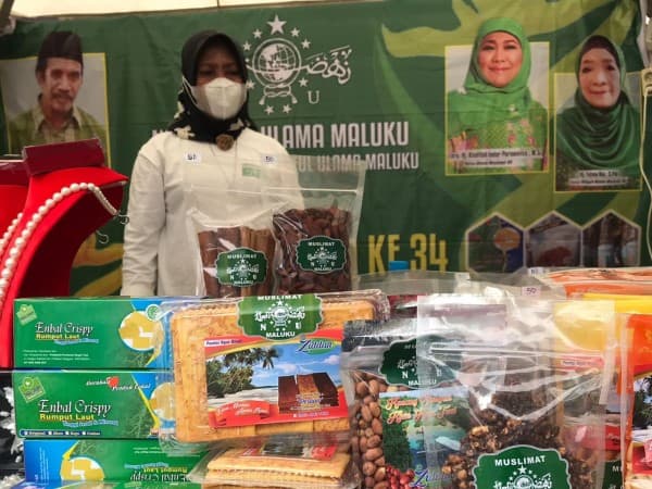 Muslimat NU Maluku Pamerkan Embal Makanan dari Singkong Beracun di Bazar Muktamar