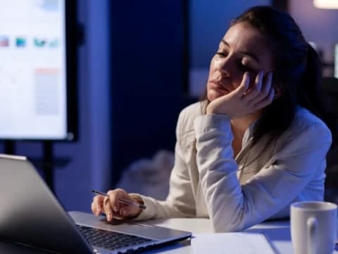 Efek Buruk Begadang Sebabkan Kinerja Otak Menurun Hingga Demensia