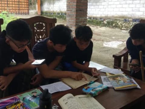 Gali Mutiara Terpendam, Siswa SMK Peradaban Desa Pelajari Aksara Kawi