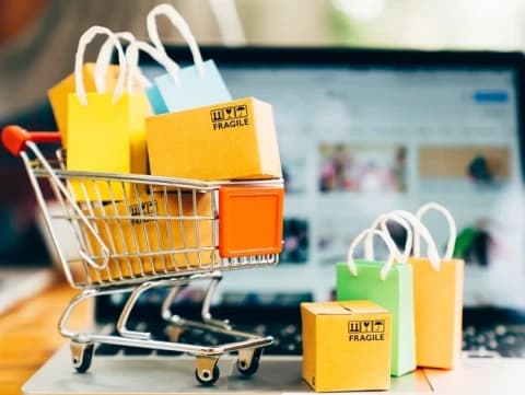 Ekonom INDEF Buka Fakta di Balik Fenomena Rojali dan Rohana di Mal