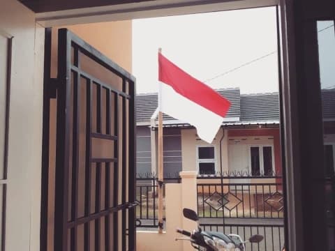 Sudah Tegakkah Tiang Bendera di Depan Rumah Anda? Simak Aturannya
