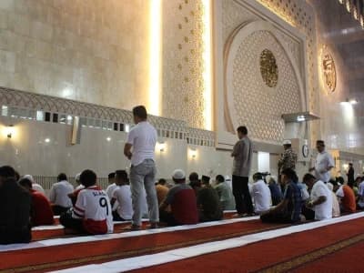 Jangan Lupa Laksanakan Shalat Sunnah Ini saat Masuk Masjid