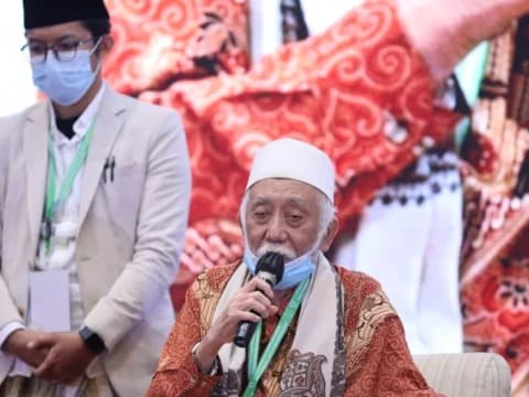 Abuya Muhtadi Baca Doa Penutup pada Pekan Memorial Syekh Nawawi Banten 