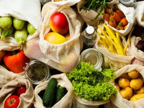 Khutbah Jumat: Hidup Minimalis di Tengah Gaya Hidup Konsumtif