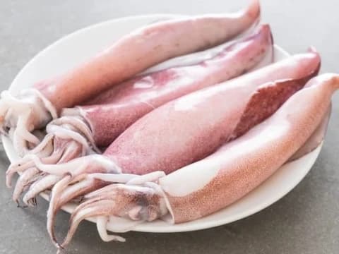 Tidak Benar Konsumsi Cumi-Cumi Sebabkan Kulit Anak Berwarna Hitam