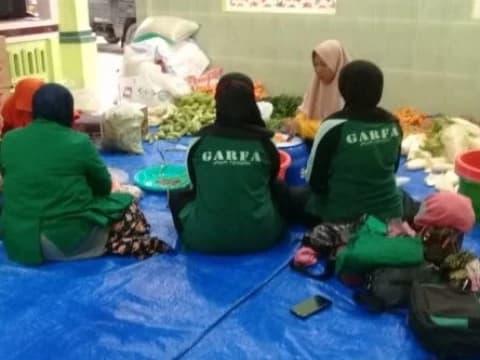 Banjir di Cilacap, Fatayat NU Giatkan Dapur Umum