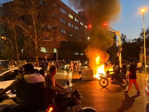 Korban Tewas Demo atas Kematian Amini Terus Bertambah, Kini Jadi 92 Orang