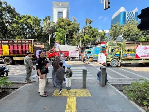 Massa Aksi ODOL Tertahan, Polisi Blokade Jalan ke Kantor Kemenhub dan Kemenko IPK