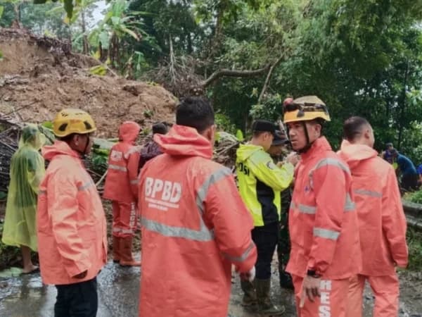 Akses Sukabumi–Sagaranten Terputus akibat Banjir Bandang dan Longsor