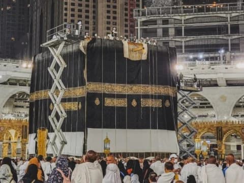 Detik-Detik Penggantian Kiswah Ka'bah 1 Muharram 1445 H