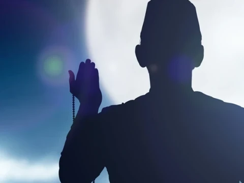 Khutbah Idul Fitri Bahasa Madura: Teros Konsisten edelem Ngalakonih Ibede