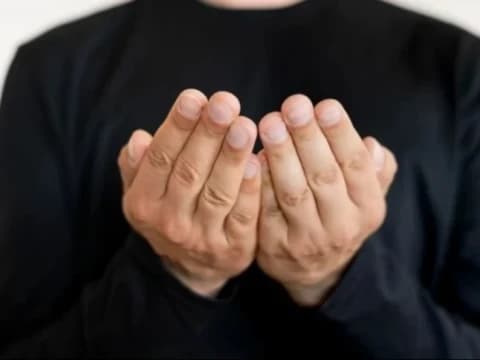 Baca Doa Ini Saat Dilanda Situasi Sulit