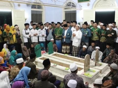Ini Doa Ziarah Kubur: Arab, Latin, dan Terjemahnya