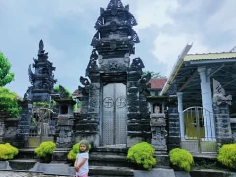 Potret 3 Agama di Ngepeh, Cerita Orang Kristen Dapat Hadiah di Malam Takbiran hingga ke Gereja Pakai Kopiah