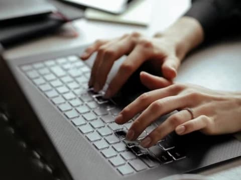 Hukum Menyewa Jasa Editor Skripsi