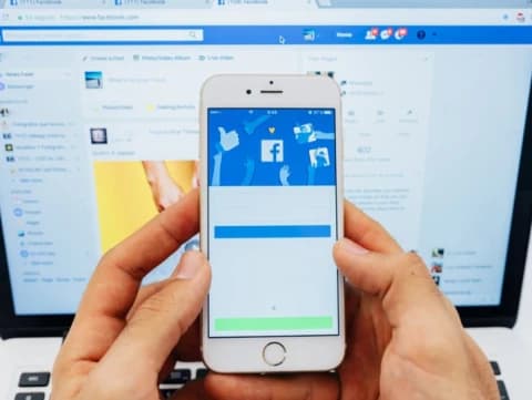 "Salam Interaksi" Facebook Pro: Tinjauan Fiqih Interaksi Non-Mahram