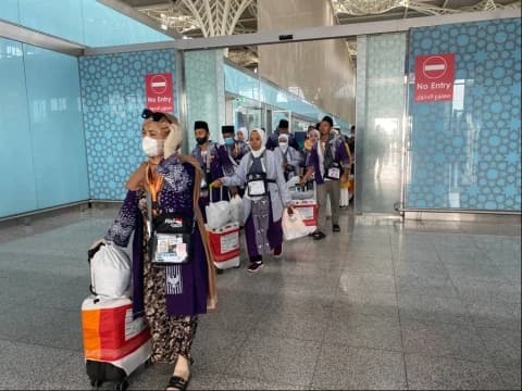 Tiba di Madinah, Jamaah Haji Kloter Pertama Lalui Fast Track dengan Lancar