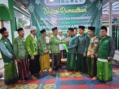 Gelar Safari Ramadhan, PCNU Pringsewu Serahkan 1 Unit Ambulans ke MWC Ambarawa 