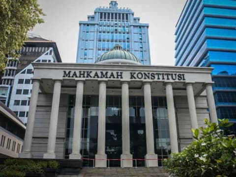 MK Gelar Sidang Gugatan UU Sisdiknas tentang Tafsir Sesat Sekolah Bebas Biaya