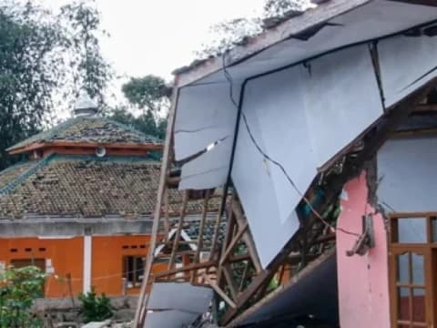 Nilai Bencana Alam sebagai Azab Bisa Kerdilkan Empati