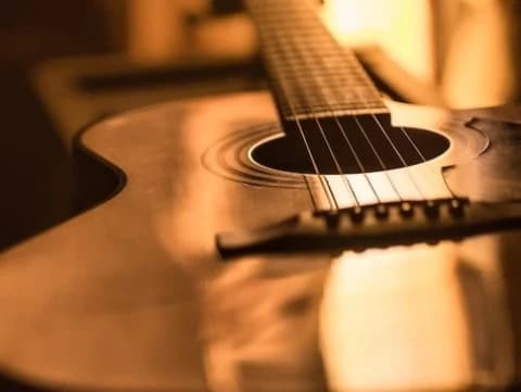 Pengamen yang Kehilangan Instrumennya