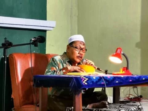 Innalillahi, KH Iklil Sholeh Pengasuh Pesantren Qomaruddin Gresik Wafat