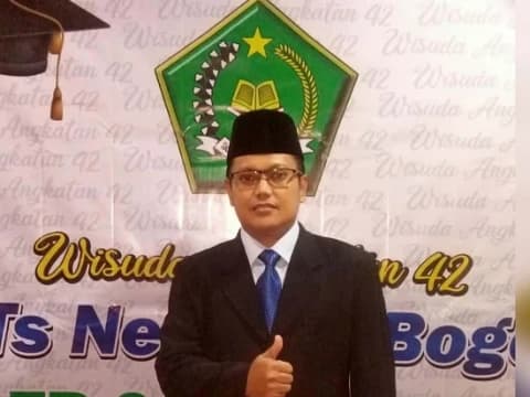 Acep Pudoli, Guru Madrasah Kreatif dan Produktif Menulis Buku