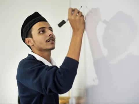 Transisi Penghapusan Honorer Dinilai Krusial, DPR Minta Pemerintah Jadikan Ini Revolusi Kesejahteraan Guru