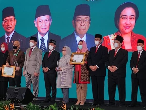 Gus Dur Dapat Gelar Bapak Amil Zakat Indonesia