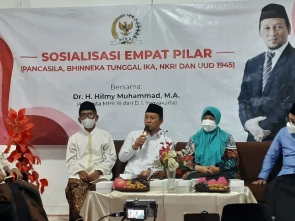 Gus Hilmy Ajak Santri Teladani Kepahlawanan Mbah Hasyim dan Sri Sultan