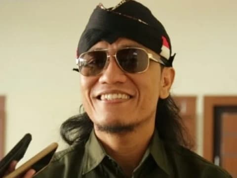 Gus Miftah Ajak Masyarakat Hormati Guru, Kiai, dan Habaib