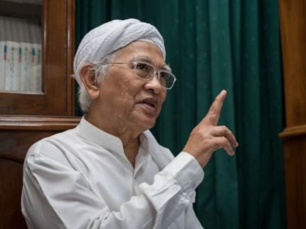 Cerita Gus Mus tentang Kertas Folio Sakti dari KH Ali Maksum