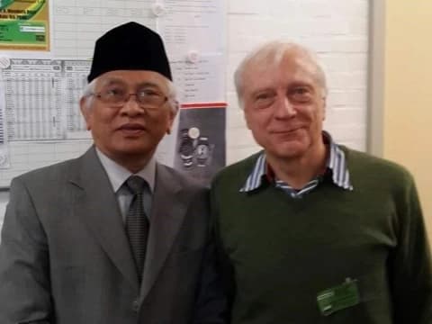Cerita Kiai Mustofa Bisri dan Martin van Bruinessen Menjaga Kesehatan