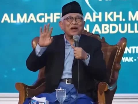 Gus Mus Sampaikan Cara Melihat Kehebatan Seorang Kiai