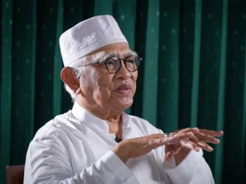 Detik-Detik Menuju Pencoblosan, Gus Mus: Pilih dengan Akal dan Hati Nurani