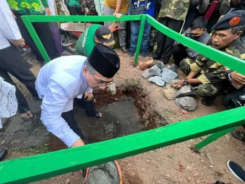 Ketum PBNU Letakkan Batu Pertama Pembangunan RSNU Jember