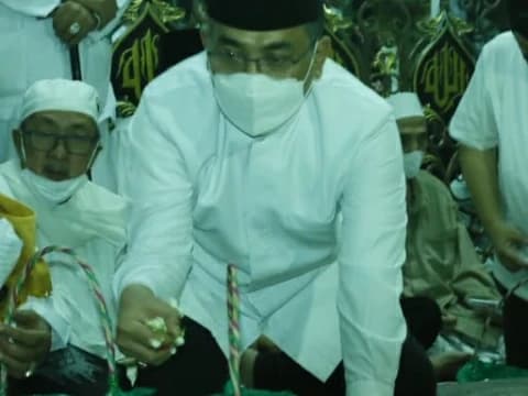 Ketum PBNU Pimpin Ziarah di Makam Syaikhona Kholil Bangkalan