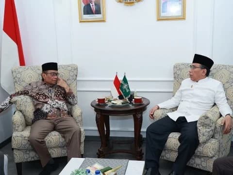 Bertemu Gus Yahya di PBNU, Mahfud MD Tegaskan Politik Inspiratif di Pemilu 2024