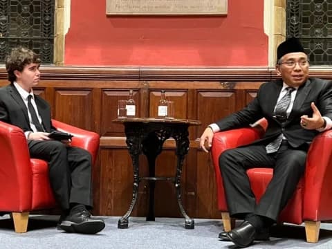 Di Oxford Inggris, Gus Yahya Sebut R20 Solusi Masalah Global