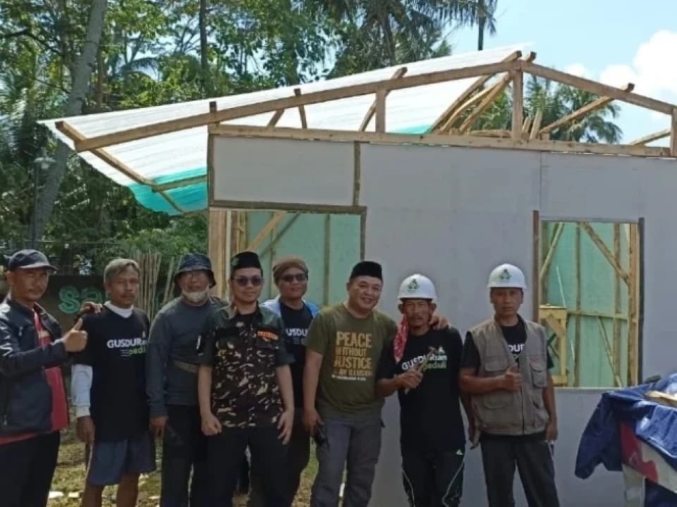 Gusdurian Peduli targets to build 30 units temporary shelters in Cianjur