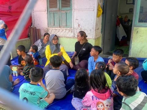 Gusdurian Peduli Bersama GKI Cianjur Hibur Anak-Anak Korban Gempa di Pengungsian