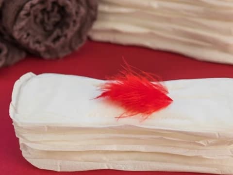 Wanita Keluar Flek Darah Berwarna Cokelat, Apakah Dihukumi Haid?